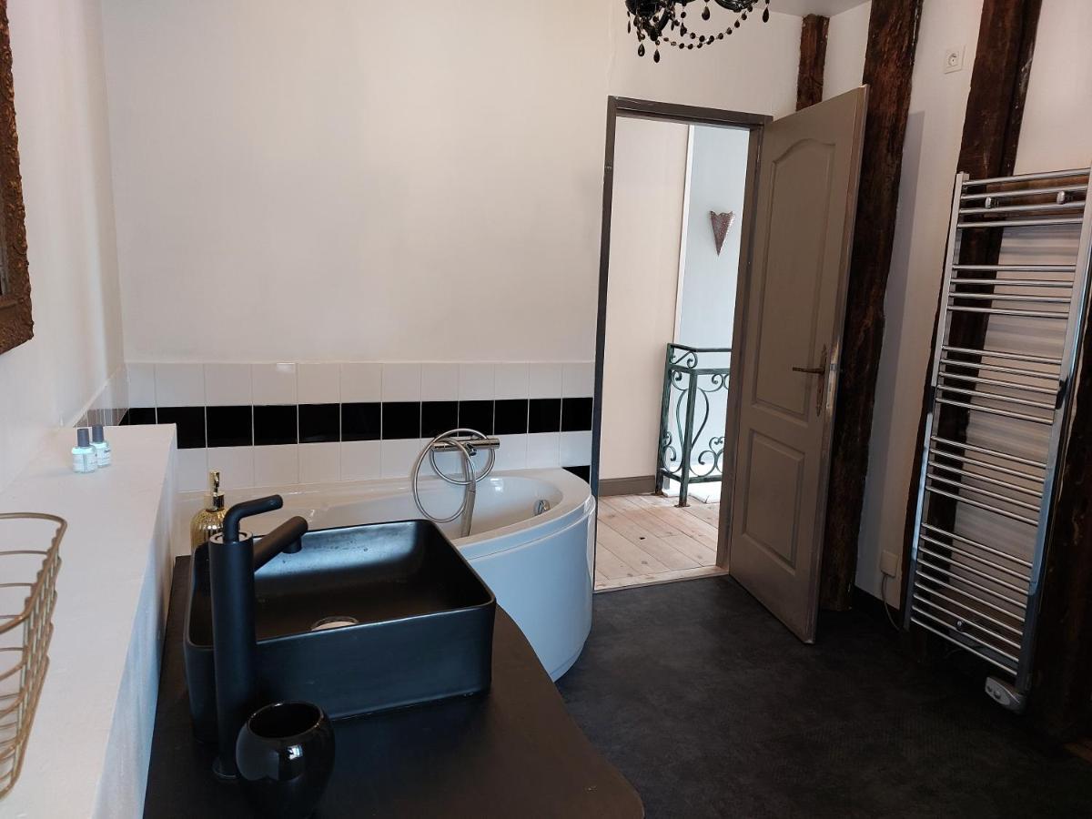 L'Appartement De La Maison Bleue Villereal Bagian luar foto