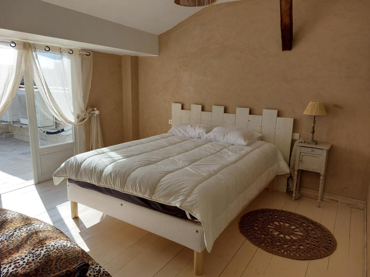 L'Appartement De La Maison Bleue Villereal Bagian luar foto